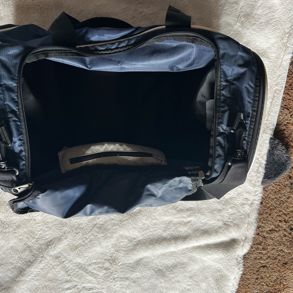 Nike Men's Navy and Black Duffel Bag - Picture 3 of 6